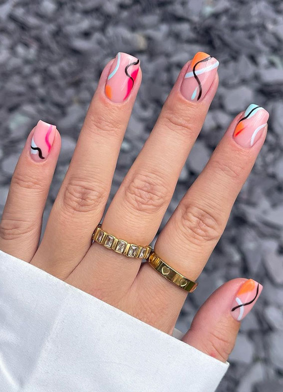Chic Short Nail Art Designs for Maximum Style : Bright Negative Space with Black Lines