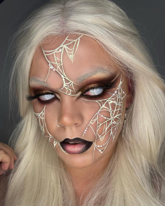 40+ Spooky Halloween Makeup Transformation Ideas : Zombie Queen