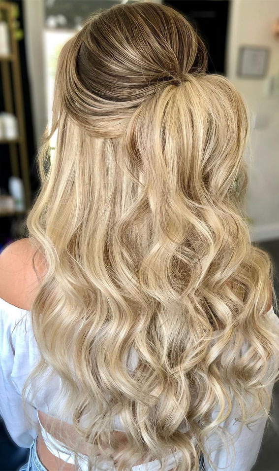 Half-Up Half-Down The Perfect Balance of Style and Comfort : Voluminous half up, half up half down hairstyle, half up half down hairstyles, half up half down wedding hairstyle, wedding hairstyles, half up half down bridal hairstyle, half up half down