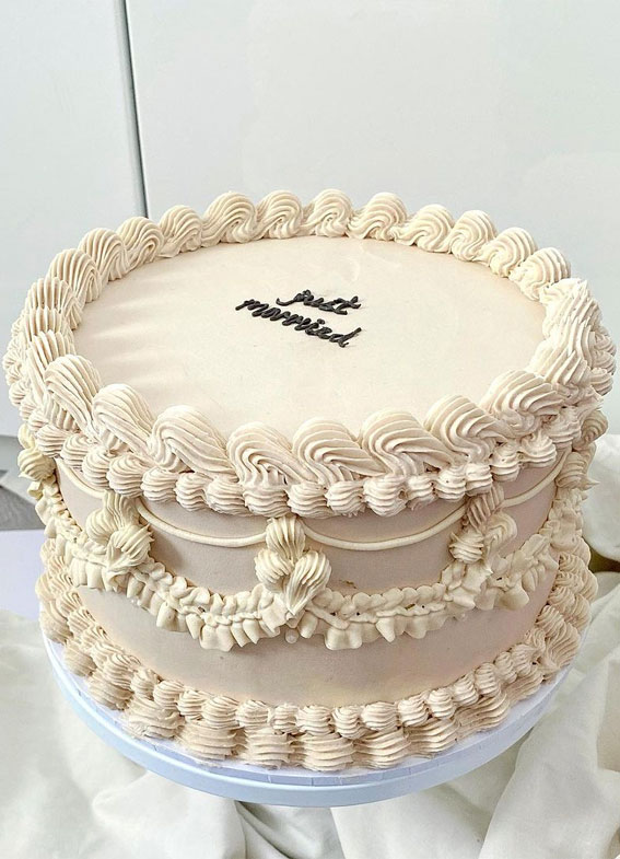Charming Just Married Cake Ideas with Buttercream Frosting : Classic Lambeth Cake