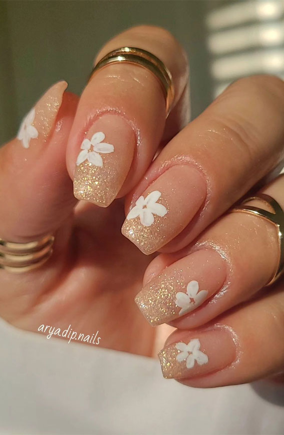 50+ Charming Fall Nail Art to Adorn Your Tips : Glittery, Soft and Neutral Nails