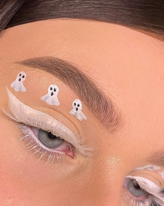Ghoulish Glam 50+ Spooky Halloween Eye Makeup Ideas : White Liner + Ghosties