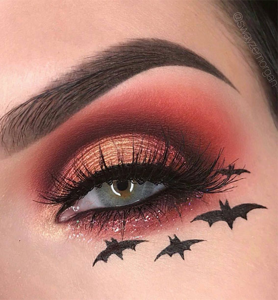 Ghoulish Glam 50+ Spooky Halloween Eye Makeup Ideas : Spooky Night with Bats