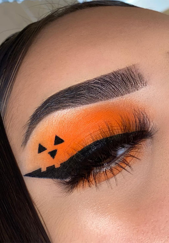 Ghoulish Glam 50+ Spooky Halloween Eye Makeup Ideas : Carving Pumpkin Liner
