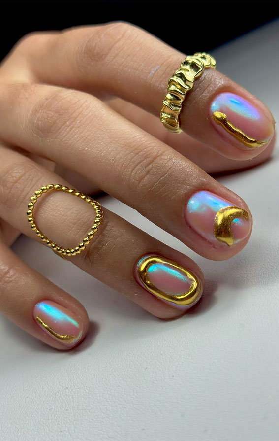 50+ Charming Fall Nail Art to Adorn Your Tips : Abstract Gold Frame Short Nails