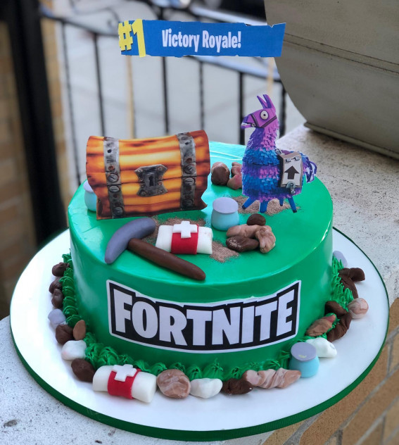 Fortnite cake, Fortnite cake ideas, Fortnite birthday cake, Fortnite-themed birthday cake, Fortnite-themed cake