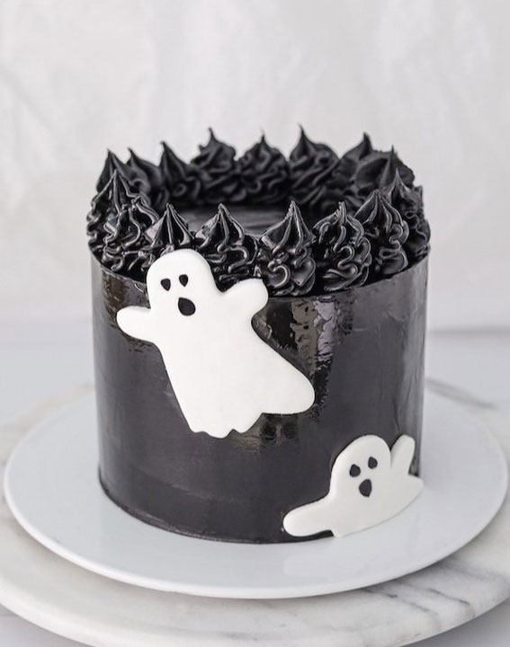 Halloween Cake Ideas for a Frighteningly Delicious Celebration : Simple Ghostie Moody Cake