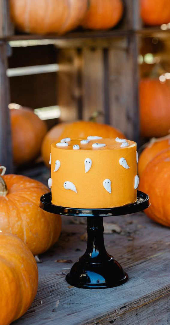 Halloween Cake Ideas for a Frighteningly Delicious Celebration : Little Ghostie Pumpkin Cake