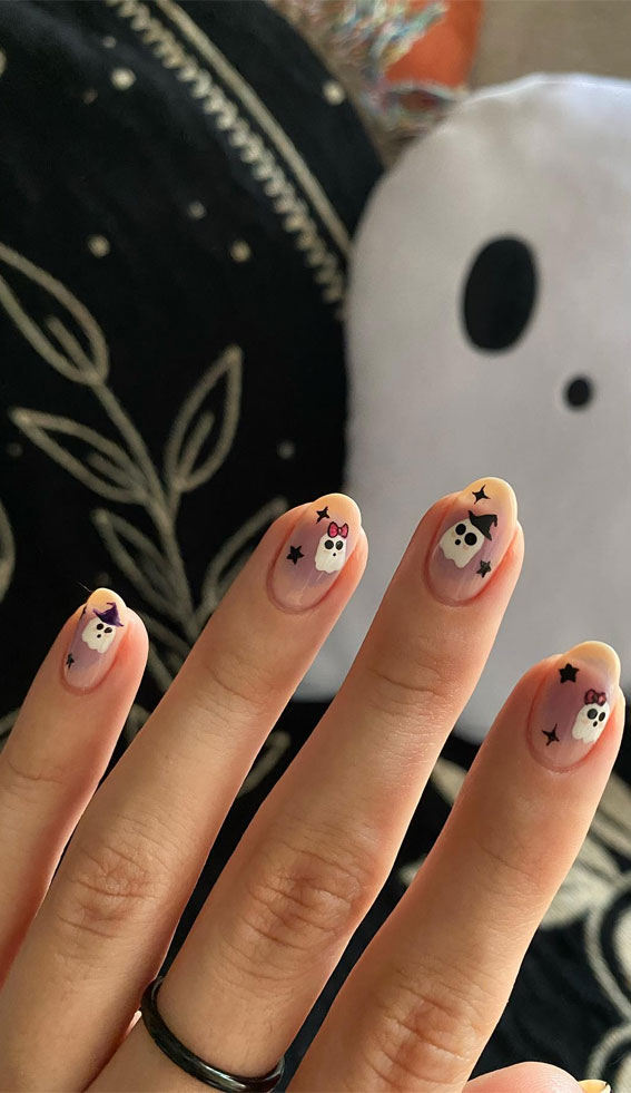 Dazzling Halloween Nails that Turn Heads : Ghosts with bows & hats
