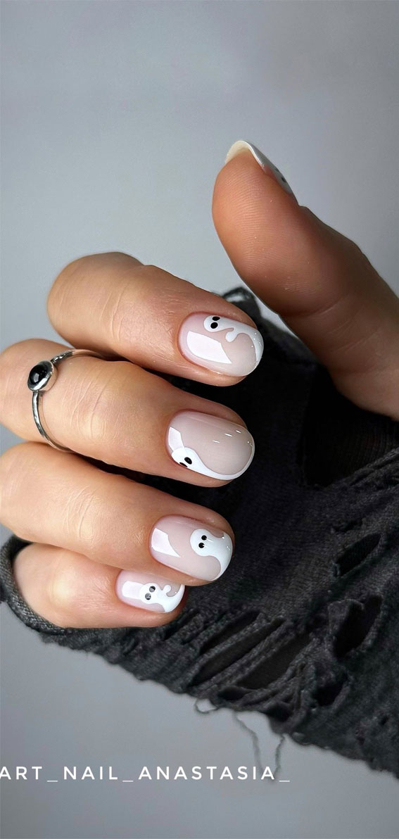 Dazzling Halloween Nails that Turn Heads : Simple Swooshy Ghost Short Nails