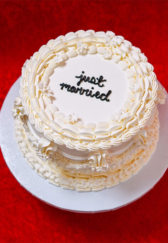 Charming Just Married Cake Ideas with Buttercream Frosting : Minimalist Chic