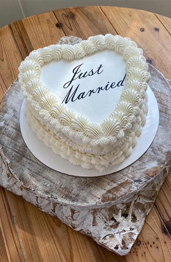 Charming Just Married Cake Ideas with Buttercream Frosting : Heart Shape Vintage Vibe Cake