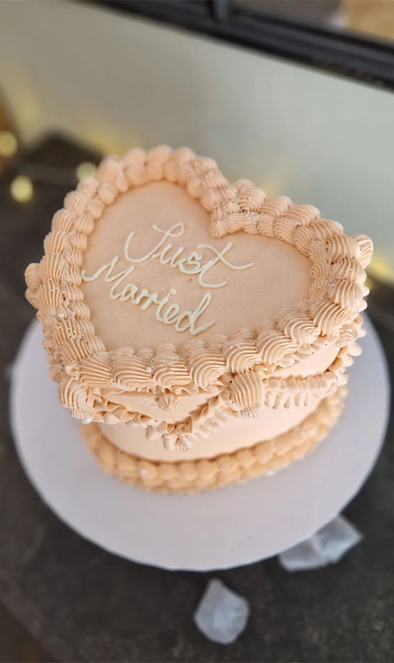 Charming Just Married Cake Ideas with Buttercream Frosting : Heart Labyrinth Cake