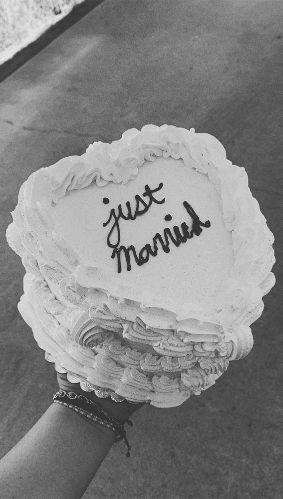 Charming Just Married Cake Ideas with Buttercream Frosting : Sweet Hearts