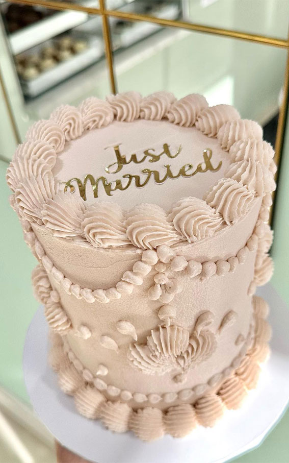 Charming Just Married Cake Ideas with Buttercream Frosting : Vintage Mini Cake