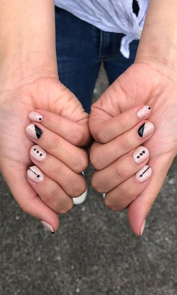 minimalist nails, minimalist nail art, minimalist nail designs, simple nails, simple nail ideas, cute nail ideas, cute nail art, cute and simple nails