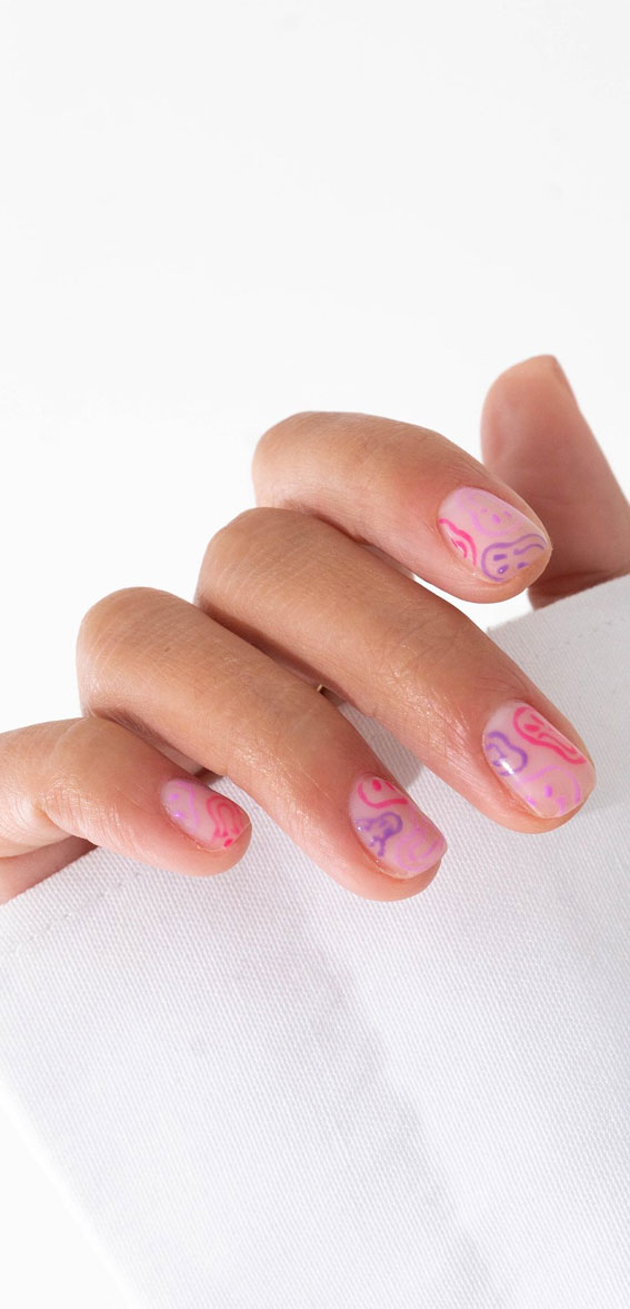 Minimalist Nail Art Ideas That Aren’t Boring : Groovy Smiley Face Nails