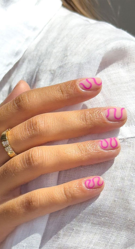 Minimalist Nail Art Ideas That Aren’t Boring : Pink Swirl Nails
