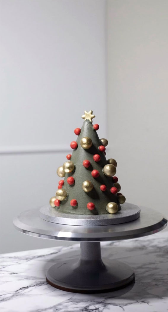 40 Frosty and Festive Christmas Cake Inspirations : Modern Green Christmas Tree Cake