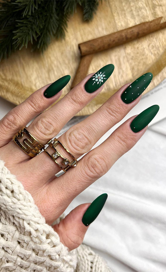 Glam Festive Christmas Nail Art Ideas : Forest Green Nails with Snowflake