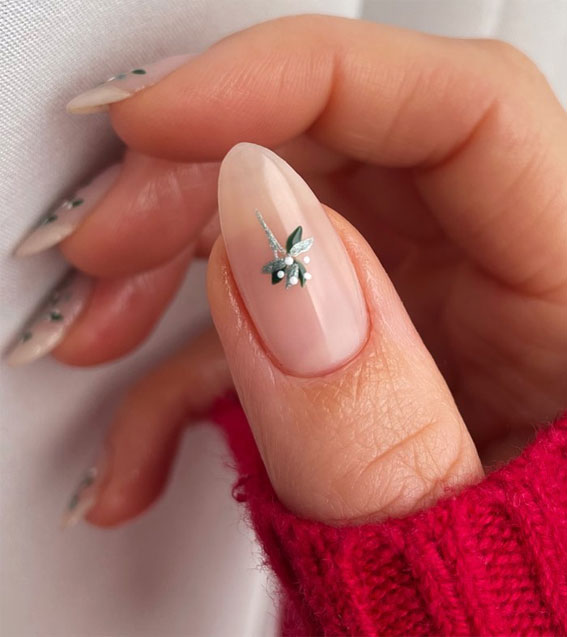 Glam Festive Christmas Nail Art Ideas : Teeny Tiny Mistletoe