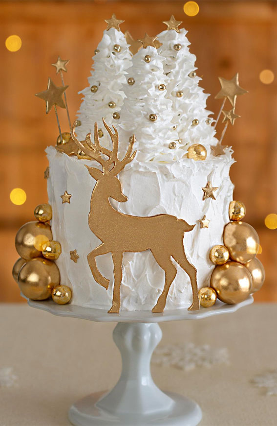 40 Frosty And Festive Christmas Cake Inspirations : White Snowy Cake with Gold Details
