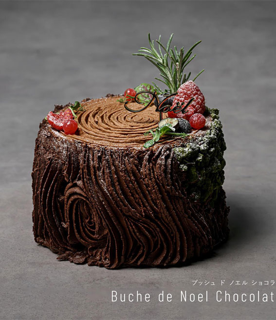 40 Frosty And Festive Christmas Cake Inspirations : Yule Log Cake