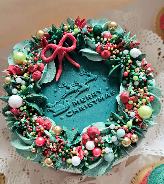 40 Frosty And Festive Christmas Cake Inspirations : Green Wreath Buttercream Cake