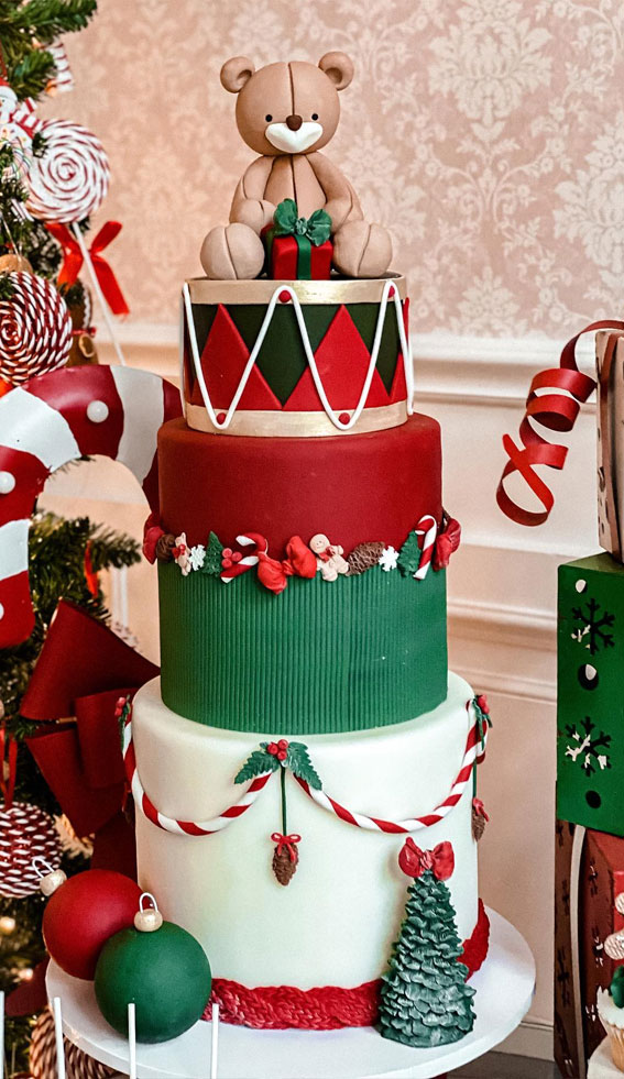 40 Frosty And Festive Christmas Cake Inspirations : Teddy Bear Cake Topper