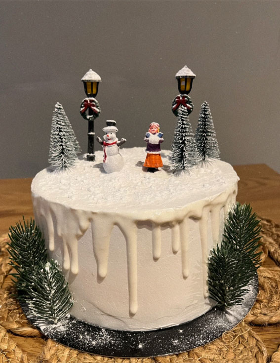 40 Frosty And Festive Christmas Cake Inspirations : Frozen Night & Snowman