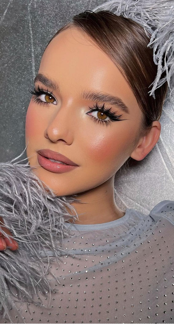 Glamour & Gleam 27 Festive Season Makeup Inspiration : Soft Makeup Look for Brown Eyes