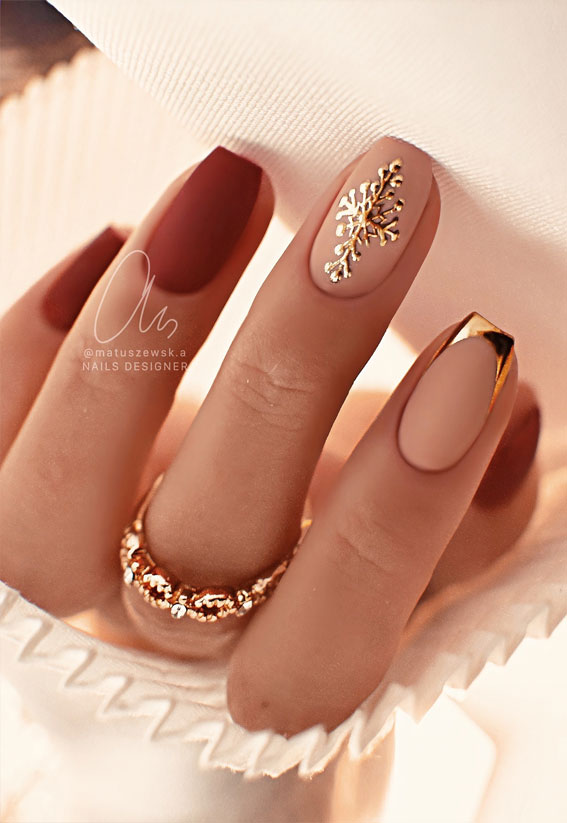 Magical Christmas Nail Art Inspirations : Matte Red & Gold Chrome Nails
