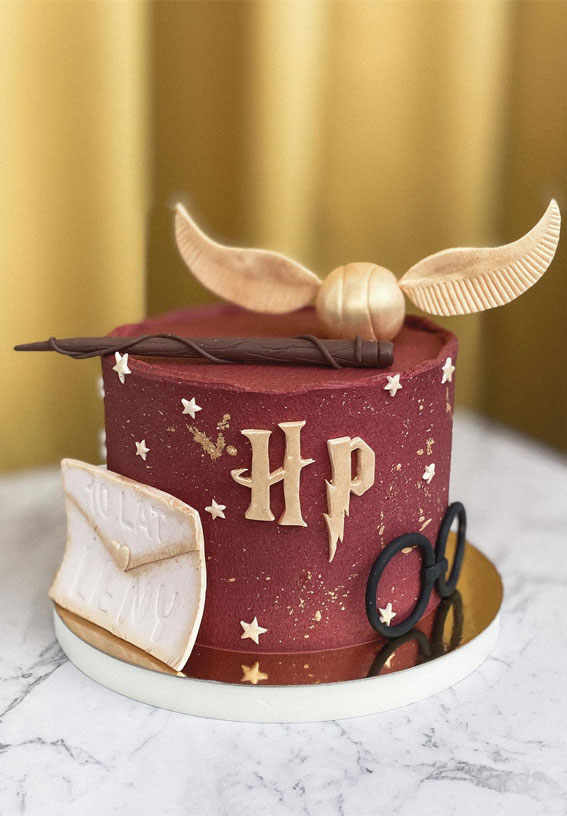 52 Enchanting Harry Potter Cake Ideas For Wizards And Witches : Red Simple Cake