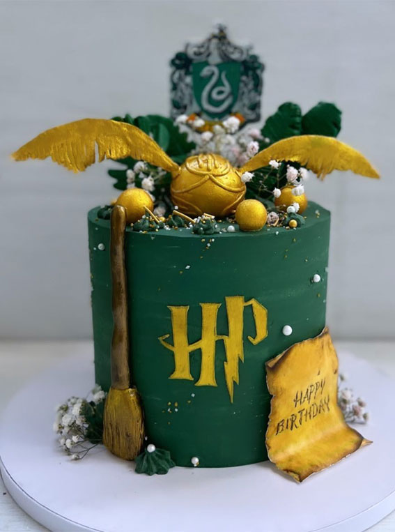 52 Enchanting Harry Potter Cake Ideas For Wizards And Witches : Oreo Green Harry Potter Cake