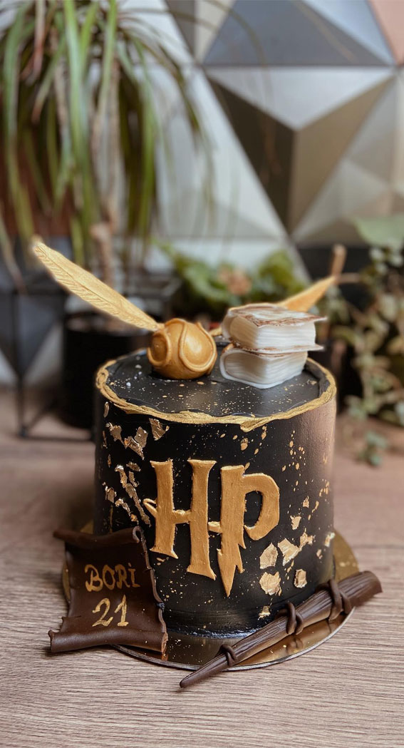 52 Enchanting Harry Potter Cake Ideas For Wizards And Witches : Black Cake with Gold Trim