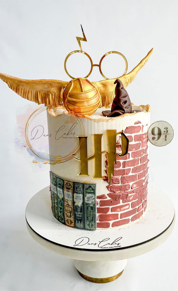 52 Enchanting Harry Potter Cake Ideas For Wizards And Witches : Pick n Mix Harry Potter Theme Cake