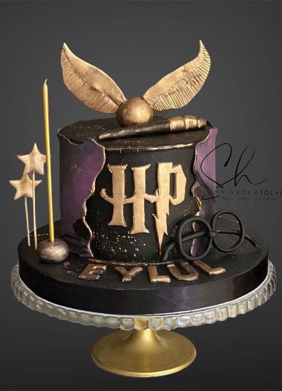 52 Enchanting Harry Potter Cake Ideas For Wizards And Witches : Black, Gold & Purple Cake