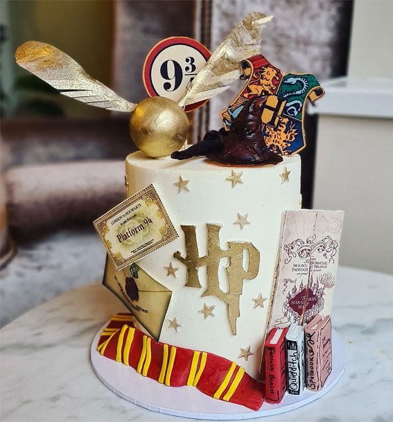52 Enchanting Harry Potter Cake Ideas For Wizards And Witches : Hogwarts Badge White Cake