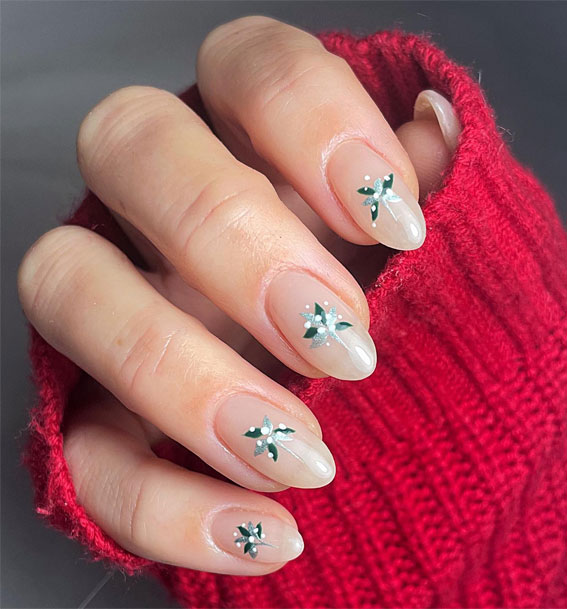 Magical Christmas Nail Art Inspirations : Mistletoe Glossy Nails