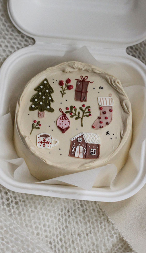 Festive Christmas Cake Delights to Sweeten Your Season : Buttercream Christmas Piped Cake