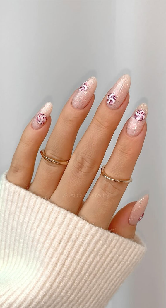 Festive Flourishes In Nail Art : Candy Cane Wheel Nails