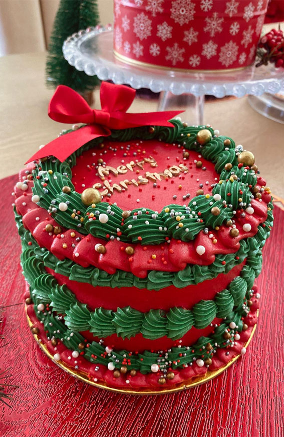 Festive Christmas Cake Delights to Sweeten Your Season : Red and Green Wreath Buttercream Cake