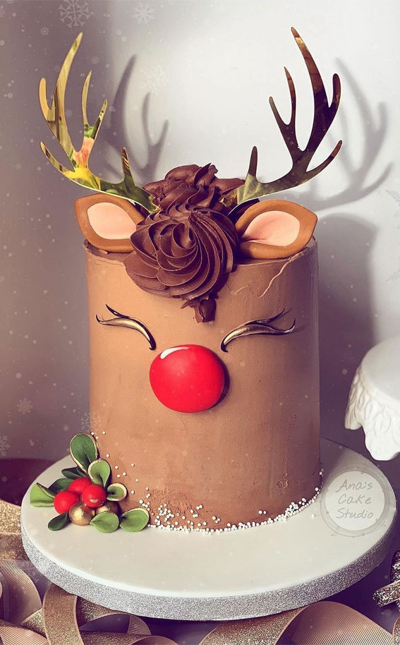 Festive Christmas Cake Delights to Sweeten Your Season : Reindeer-Inspired Cake