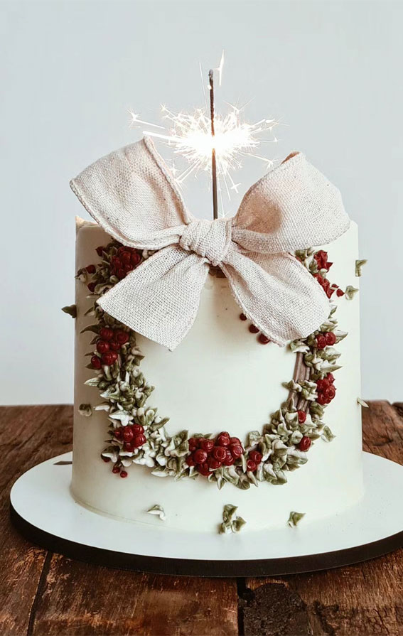 Festive Christmas Cake Delights to Sweeten Your Season : White Cake with Wreath & Burlap Bow