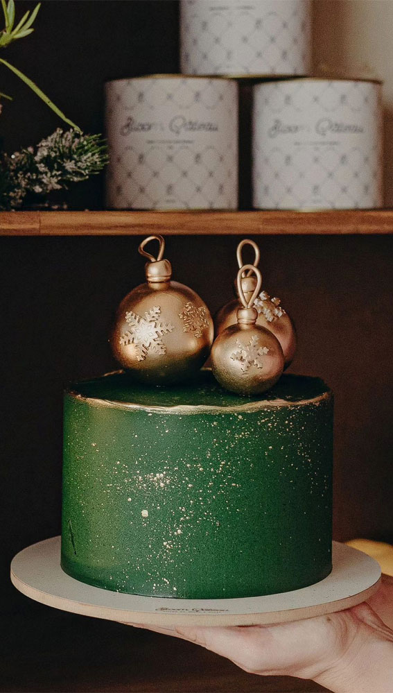 Festive Christmas Cake Delights to Sweeten Your Season : Dark Green Cake with Gold Baubles