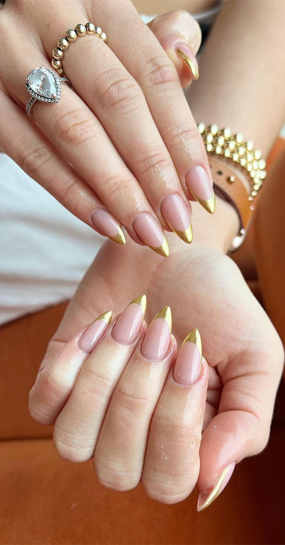 Simple Nail Ideas That’re Perfect For January : Gold Chrome Pointy Tips