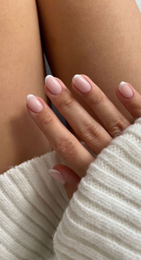 Try V-Tip Nails If You're Bored With a Regular French Manicure