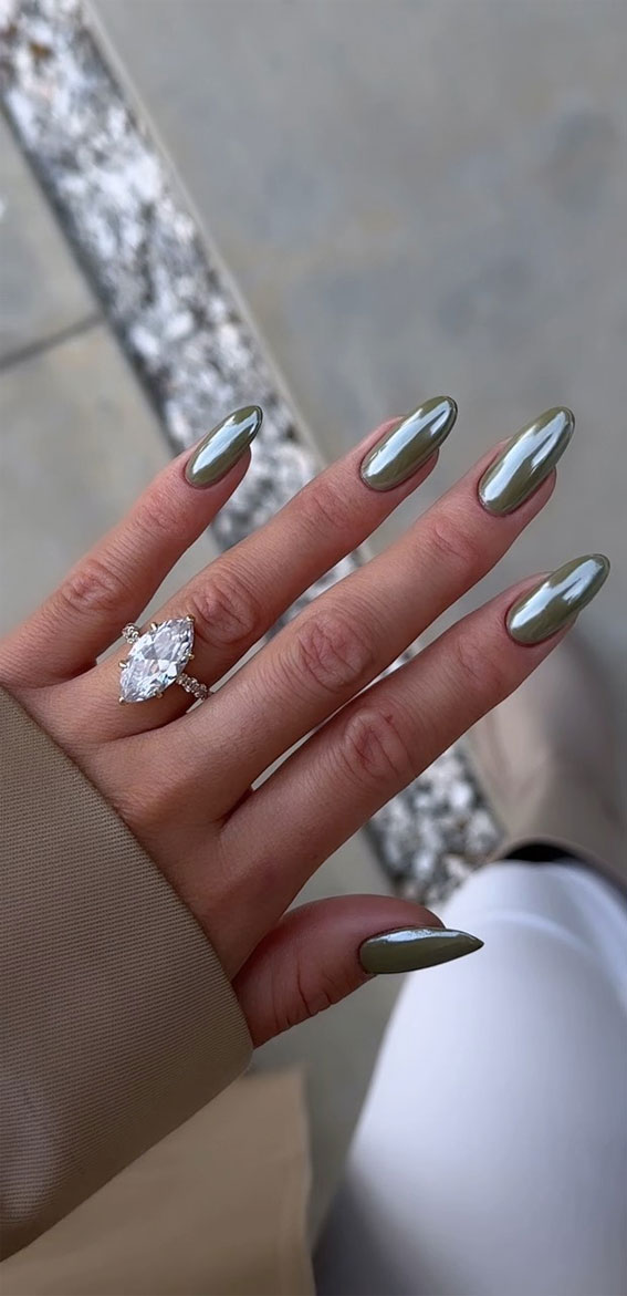 Simple Nail Ideas That’re Perfect For January : Simple Metallic Chrome Nails