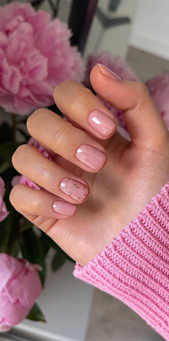 Simple Nail Ideas That’re Perfect for January : Gold Foil Encapsulated Natural Nails
