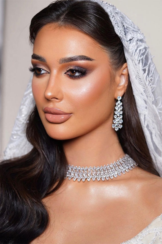 Ethereal Elegance 30 Special Occasion Makeup Inspirations : Soft Glam for the Royal Bride